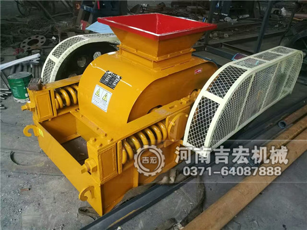 2017新型雙齒輥破碎機(jī)為我國破碎行業(yè)增磚添瓦！