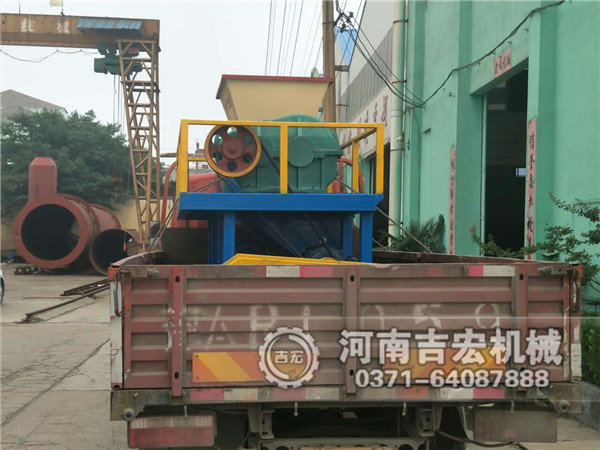 金屬撕碎機發(fā)貨現場