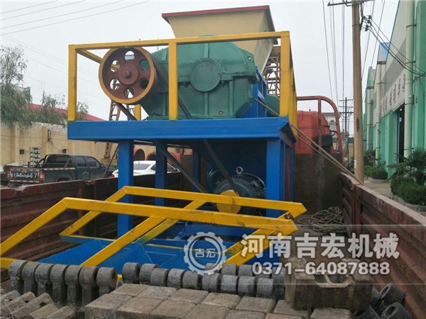 金屬撕碎機發(fā)貨現場