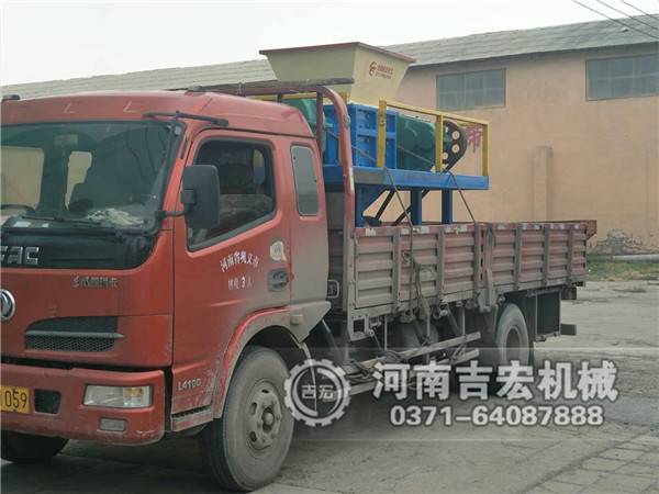 金屬撕碎機發(fā)貨現場