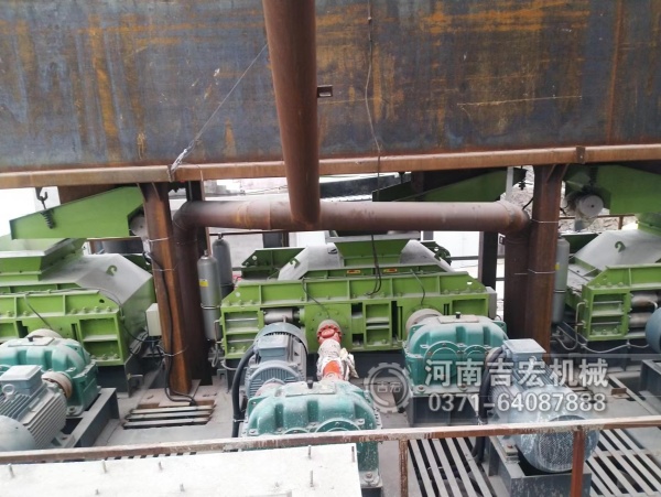 試過多種破碎機,為啥老廠長獨寵白云石對輥機？答案藏在細節(jié)里！