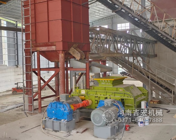 礦場主自述：“換了液壓對輥機后，我的鐵礦石制砂廠終于扭虧為盈！”